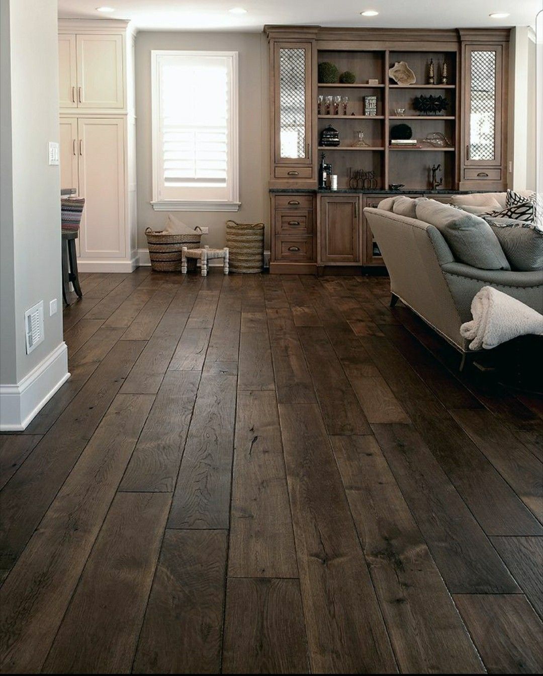 Lý Do Bạn Nên Chọn Đồ Nội Thất Gỗ Thay Vì Nhựa Hay Kim Loại